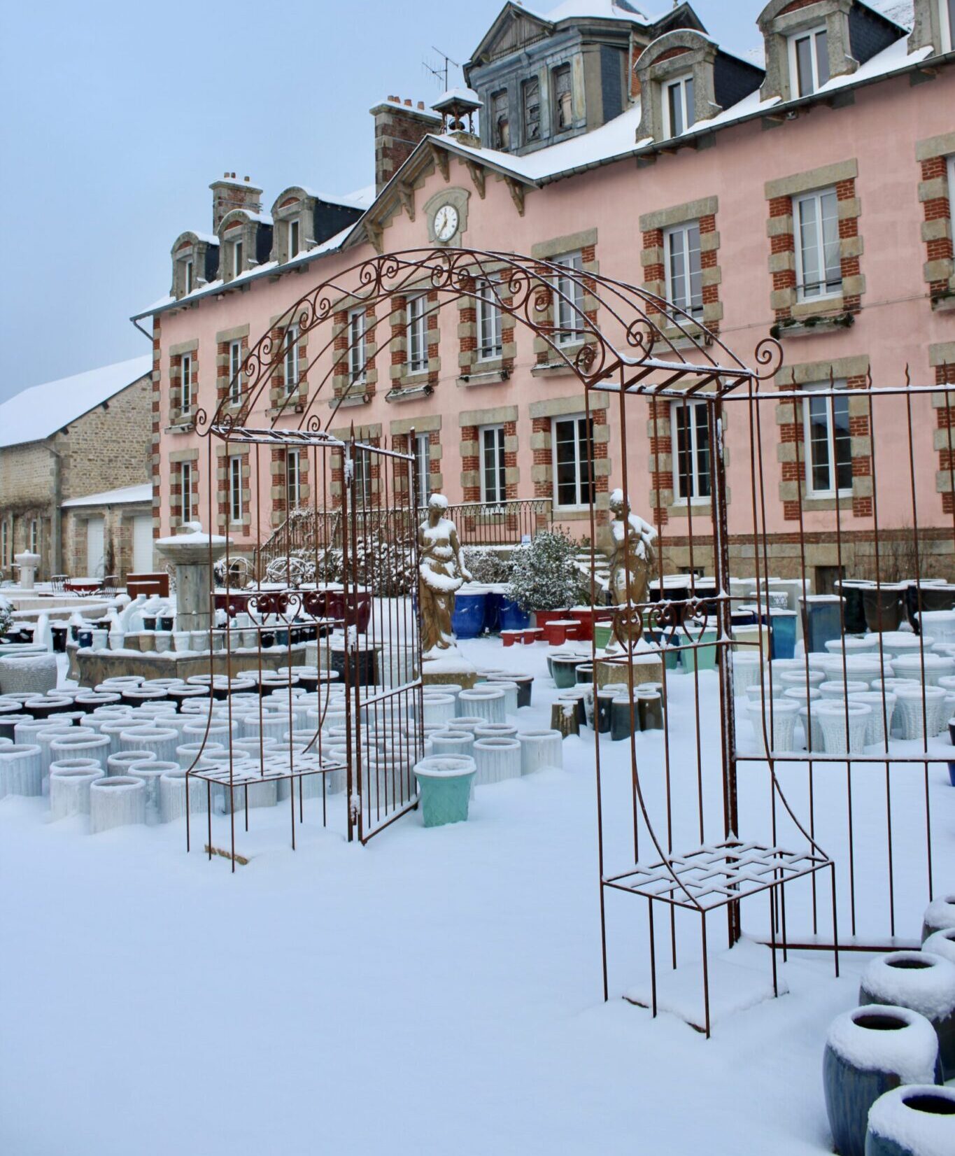 Passage de Jardin en fer forgé avec portes