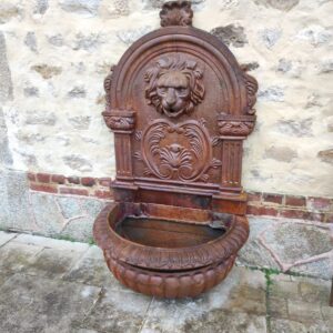 Fontaine murale tête de lion en fonte