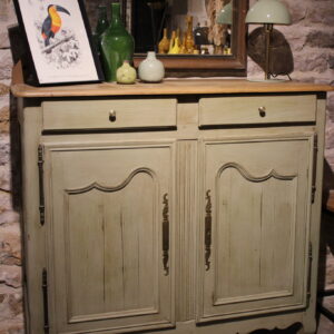 Buffet ancien à deux portes