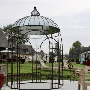 Kiosque de jardin en fer forgé