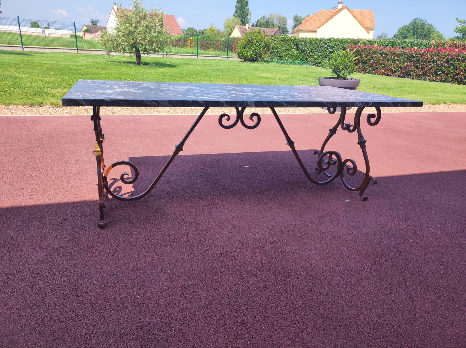Table de jardin plateau pierre naturelle