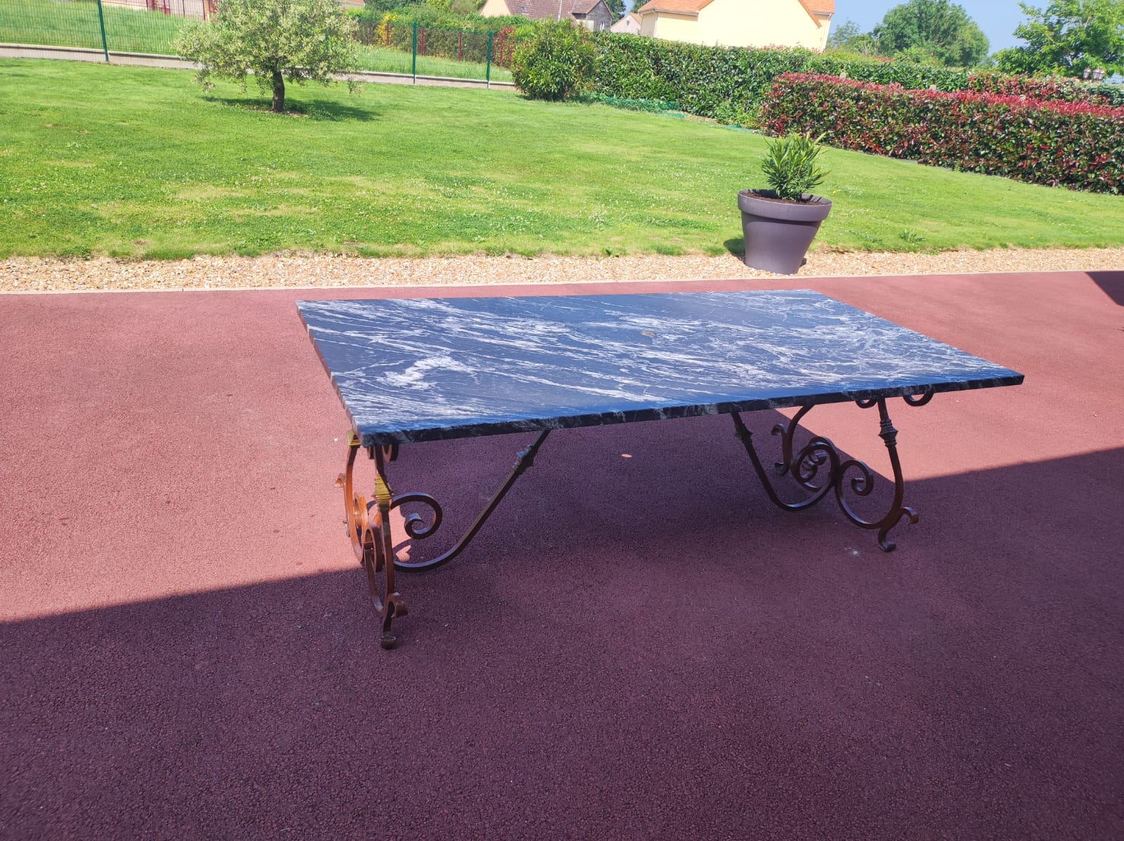 Table de jardin plateau pierre naturelle Table de jardin plateau pierre naturelle