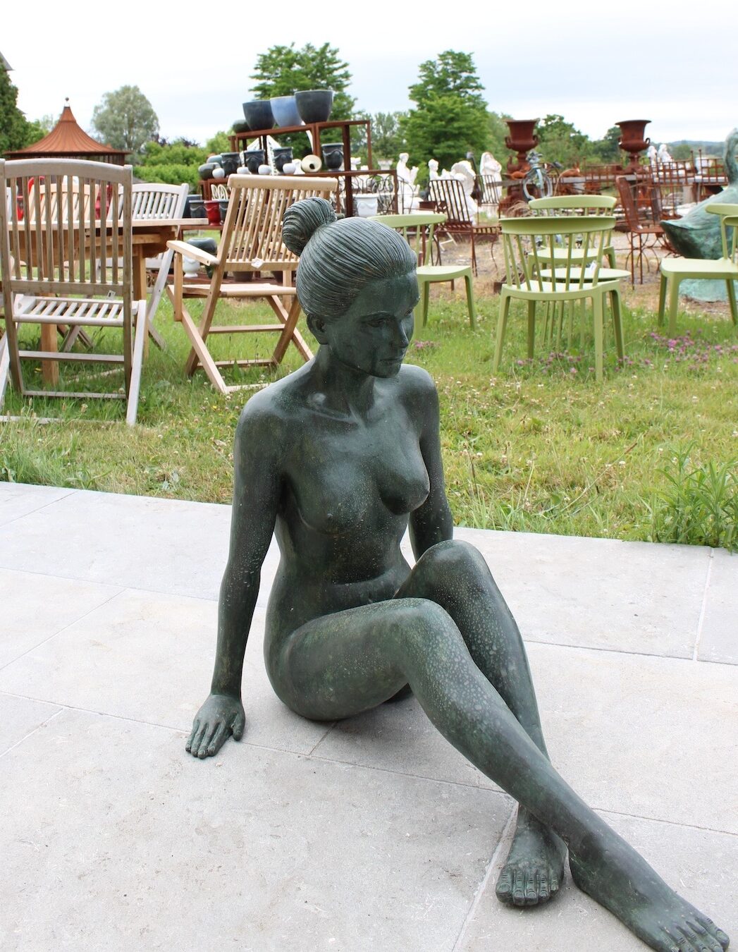 Femme nue en bronze