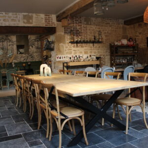 Grande table en bois massif