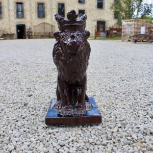 Lion en terre cuite vernissée