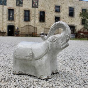 Éléphant en terre cuite vernissée