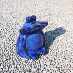 Grenouille bleue en terre cuite