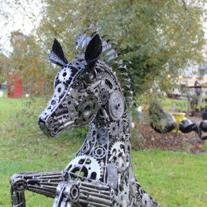 Poulain cabré en metal recyclé