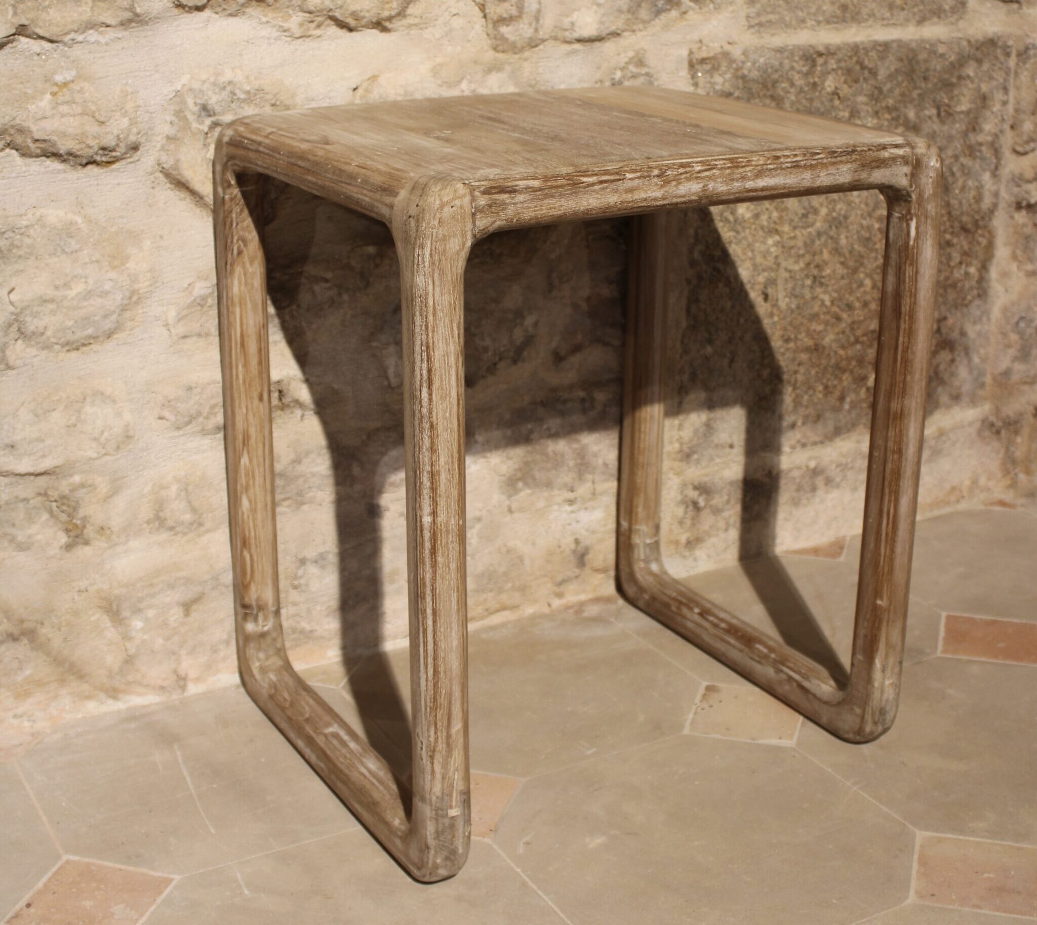 Table d'appoint en teck Table d'appoint en teck
