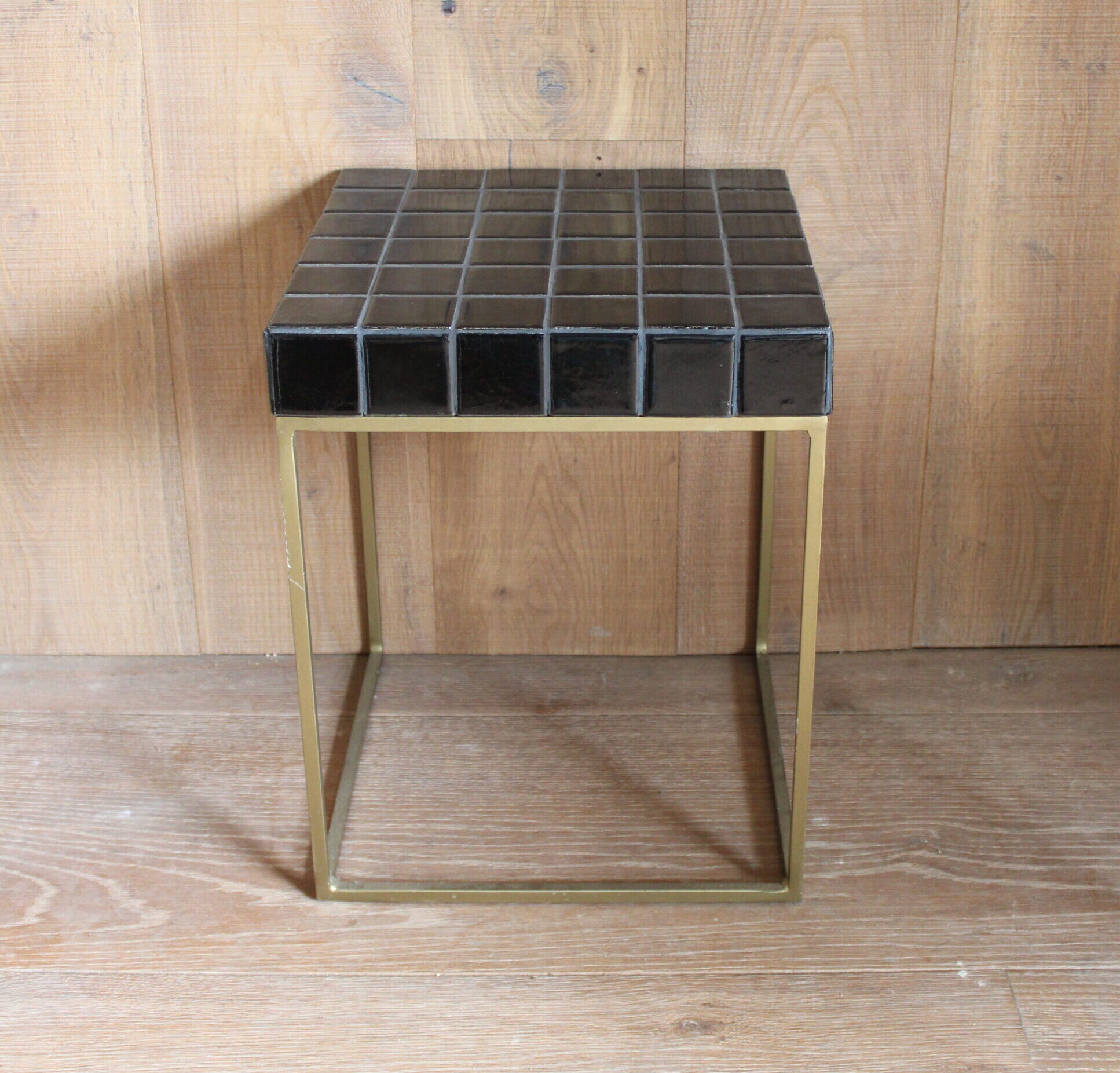 Table d'appoint en carreaux de céramique noir