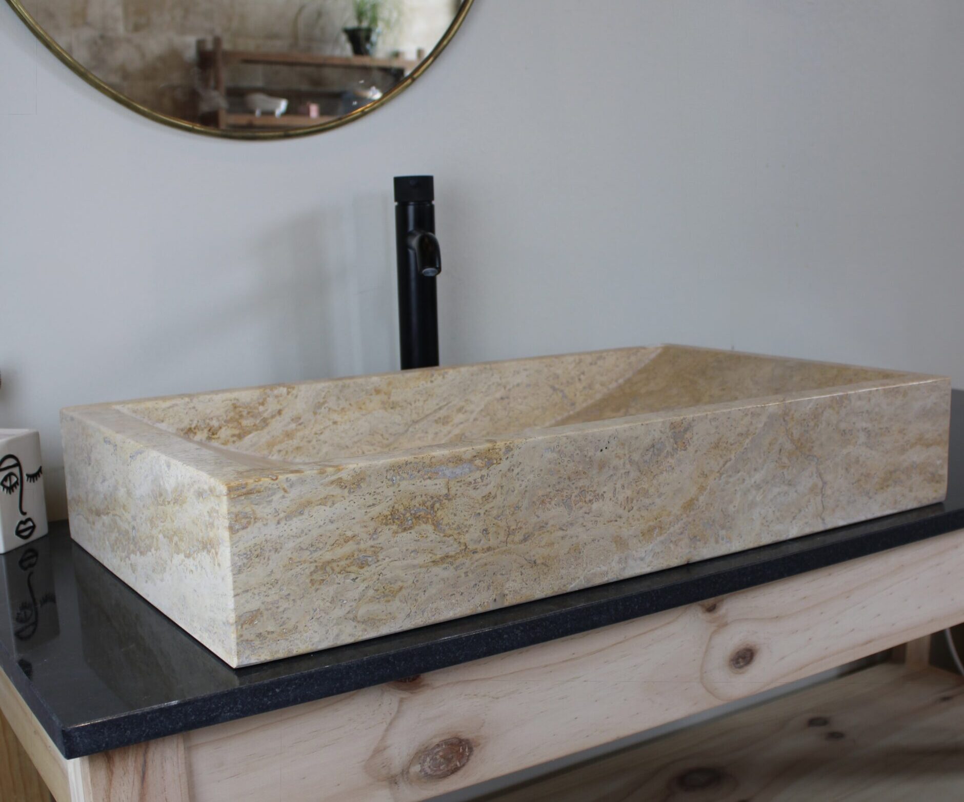 Vasque rectangulaire en travertin