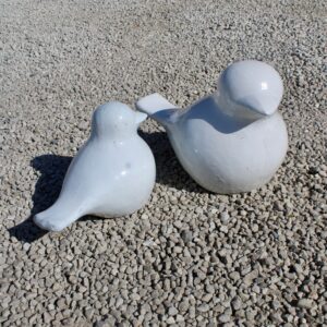 Oiseau blanc en terre cuite