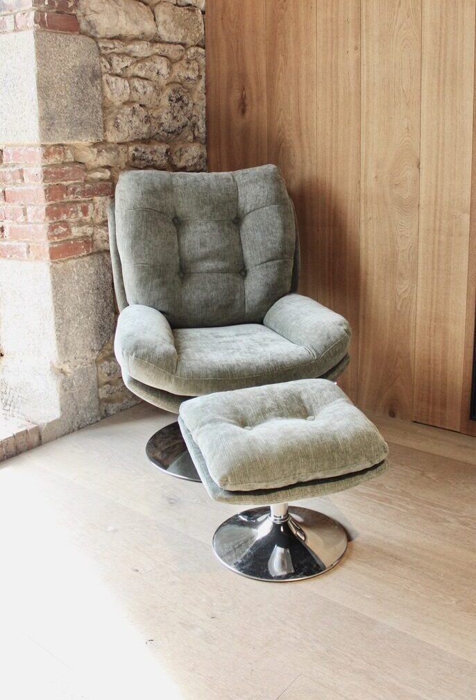 fauteuil et repose-pieds cocooning