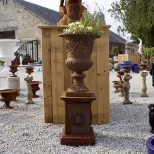 Félicien - Vase Médicis sur socle en fonte (110cm)