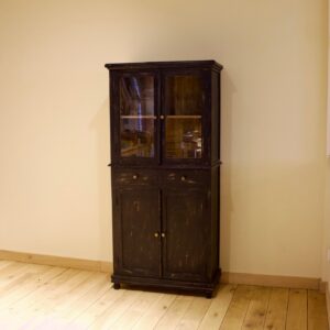 Lynnwood - Vitrine en bois noir patiné