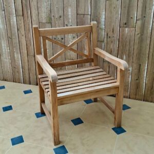 Cassandre - Chaise avec accoudoirs en bois teck